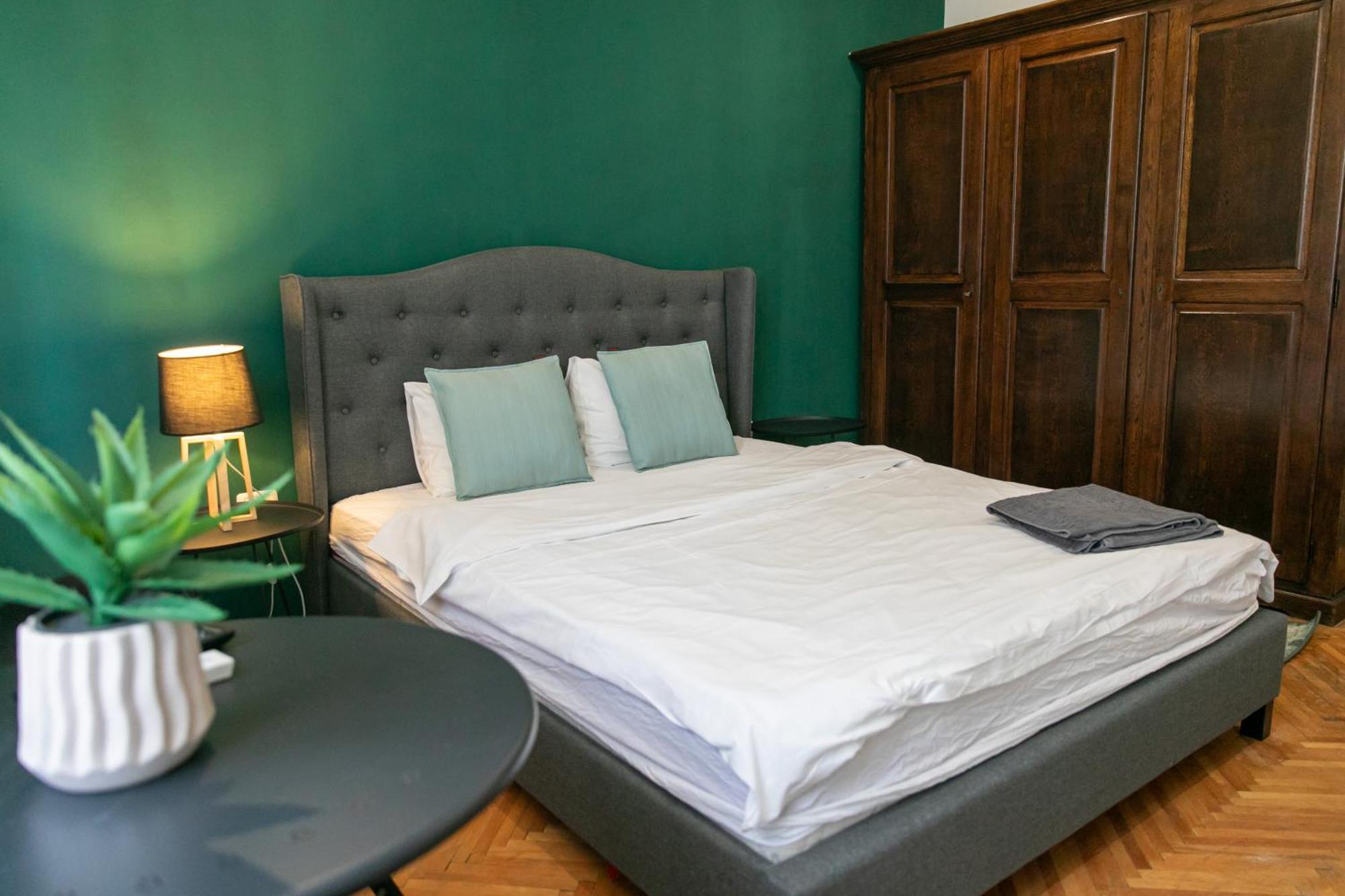 Appartamento Color Blv Elisabeta 23 *